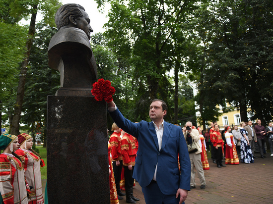В Смоленске открыли памятник Ивану Клименко