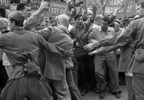 На 77-м Венецианском кинофестивале состоялась премьера фильма «Дорогие товарищи!» Андрея Кончаловского о расстреле в июне 1962 года рабочих Новочеркасска, вышедших на демонстрацию со своими требованиями, и всех, кто попадался на пути