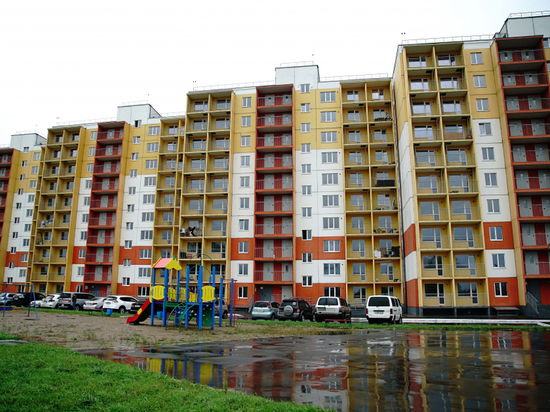 Жильцы обрушившегося дома по улице Зои Космодемьянской в Хабаровске получили ключи от квартир