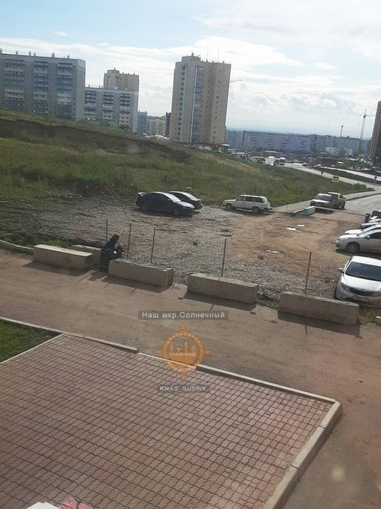 Хозяин парковки в Солнечном перекрыл жителям дорогу к дому