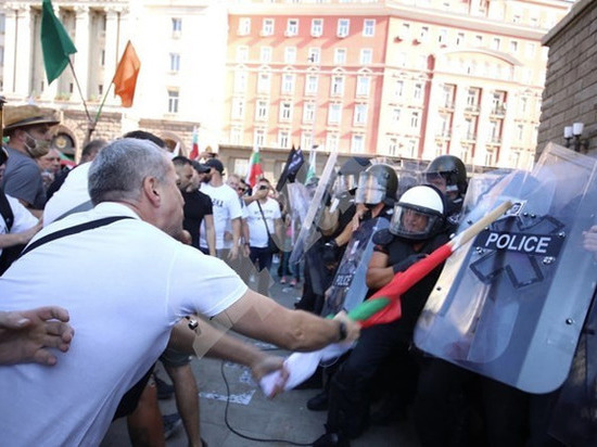 В Софии «великое народное восстание» заблокировало центр города