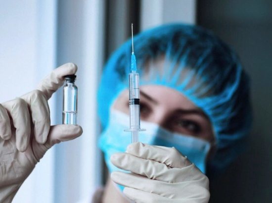 В Кремле пообещали не проводить поголовную вакцинацию от COVID-19