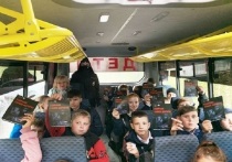 Для учащихся Данковской школы городского округа Серпухов сотрудники Госавтоинспекции провели в школьном автобусе урок безопасности.