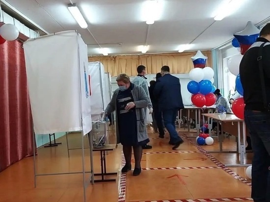 Очереди и дистанция: на Ямале открылись избирательные участки