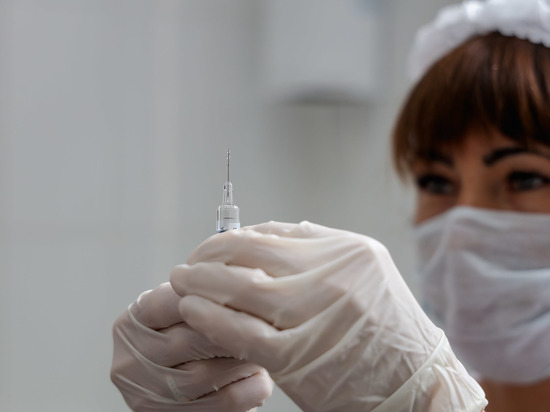 Иммунолог: при этих болезнях нельзя делать прививку от коронавируса