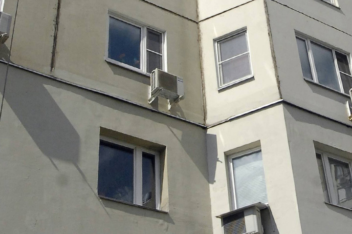 Выпал студент из общежития. Студент выпал из окна общежития Москва. Студент выпал из окна общежития Красноярск. Студент выпал из окна общежития Москва 14 сентября 2002. Студент выпал из окна общежития Москва Тимирязевская.