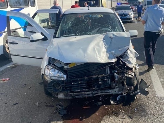 В аварии с двумя легковушками в Ростове пострадал мужчина