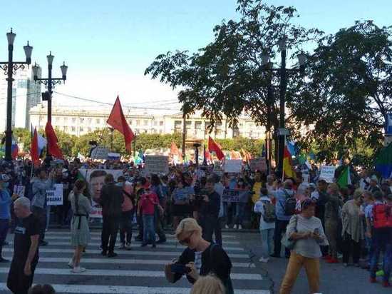 На новый митинг в Хабаровске вышло около 700 человек