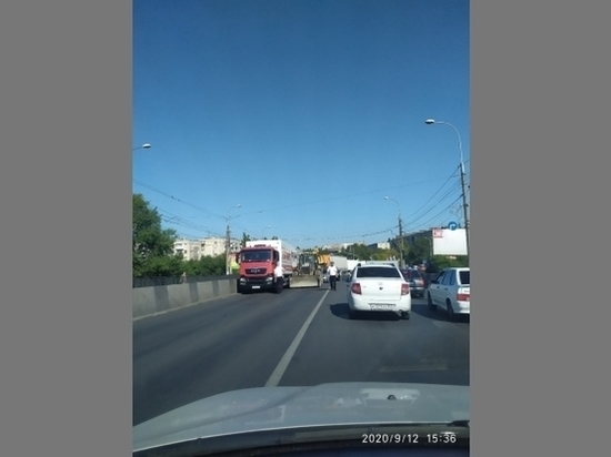 Движение в южном районе Волгограда парализовано ДТП