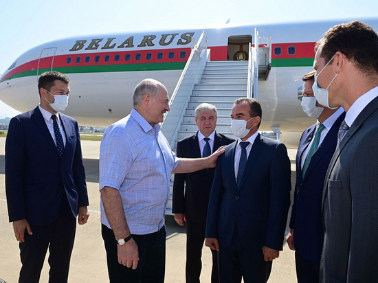 Кондратьев встретил в сочинском аэропорту Александра Лукашенко