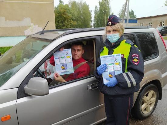 В Костроме ГИБДД проверяют как горожане перевозят детей в легковом транспорте
