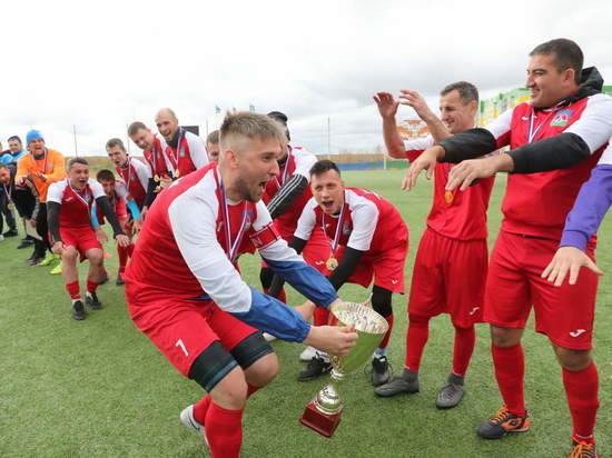 Футболисты из Надымского района завоевали кубок губернатора ЯНАО
