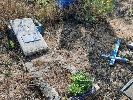 На Ставрополье вандалы разрушили более десятка могил на кладбище