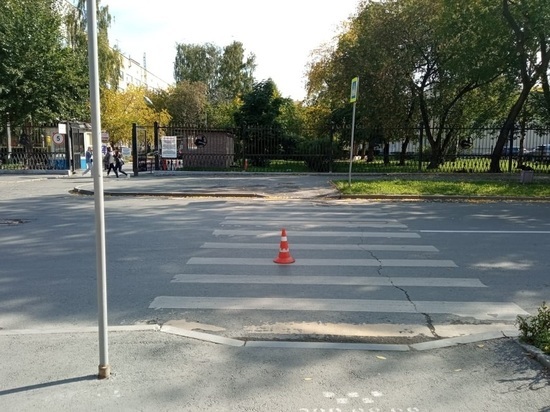 Полиция разыскивает водителя, который сбил 16-летнюю девушку в Екатеринбурге