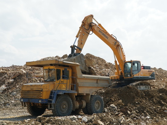 На Тимлюйском цементном заводе в Бурятии задействовали новый экскаватор
