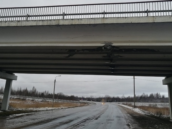 Путепровод через Северный обход Пскова отремонтируют после ДТП