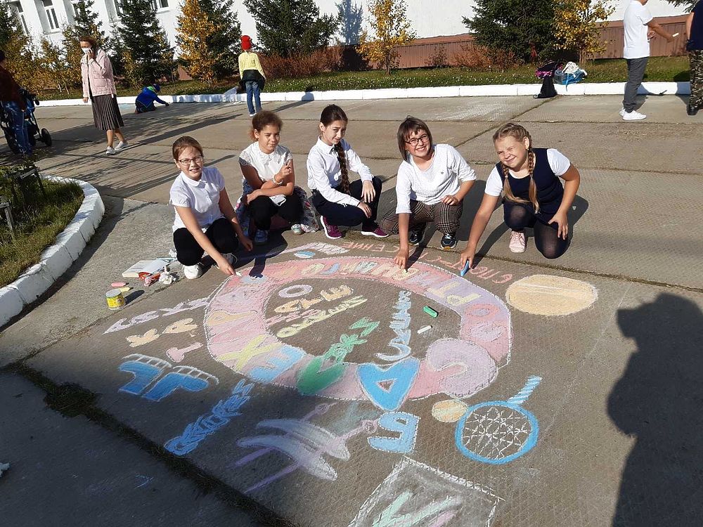 Спортивные состязания и рисунки на асфальте: в Салехарде для школьников прошел «Антинаркотический марафон»