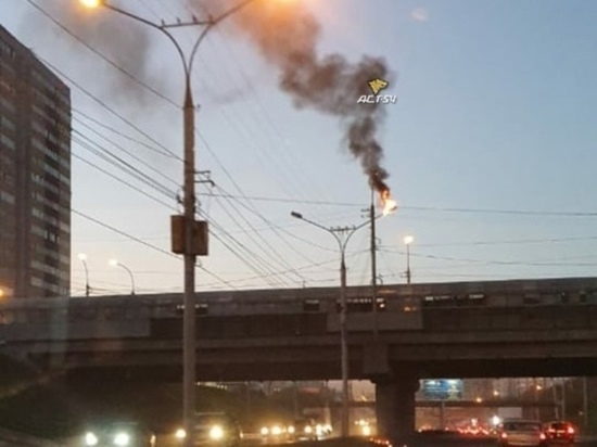 Факельное освещение: в Новосибирске фонарь горел открытым пламенем