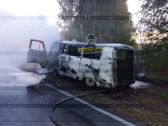 На трассе в Алтайском крае сгорел автомобиль «скорой помощи»