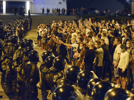 СВР назвала события в Белоруссии проплаченной попыткой "цветной революции"