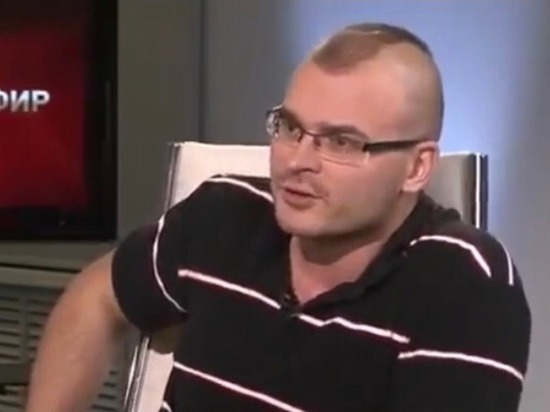 По словам девушки, она была поклонницей Тесака и сама написала ему в соцсетях