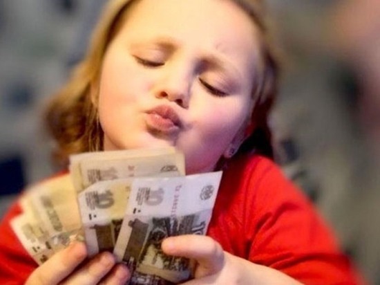 Новосибирские родители продолжают требовать по 10 тысяч рублей