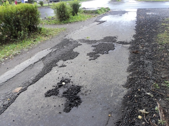 Жители Кеми возмущены ремонтом тротуара на Пролетарском проспекте