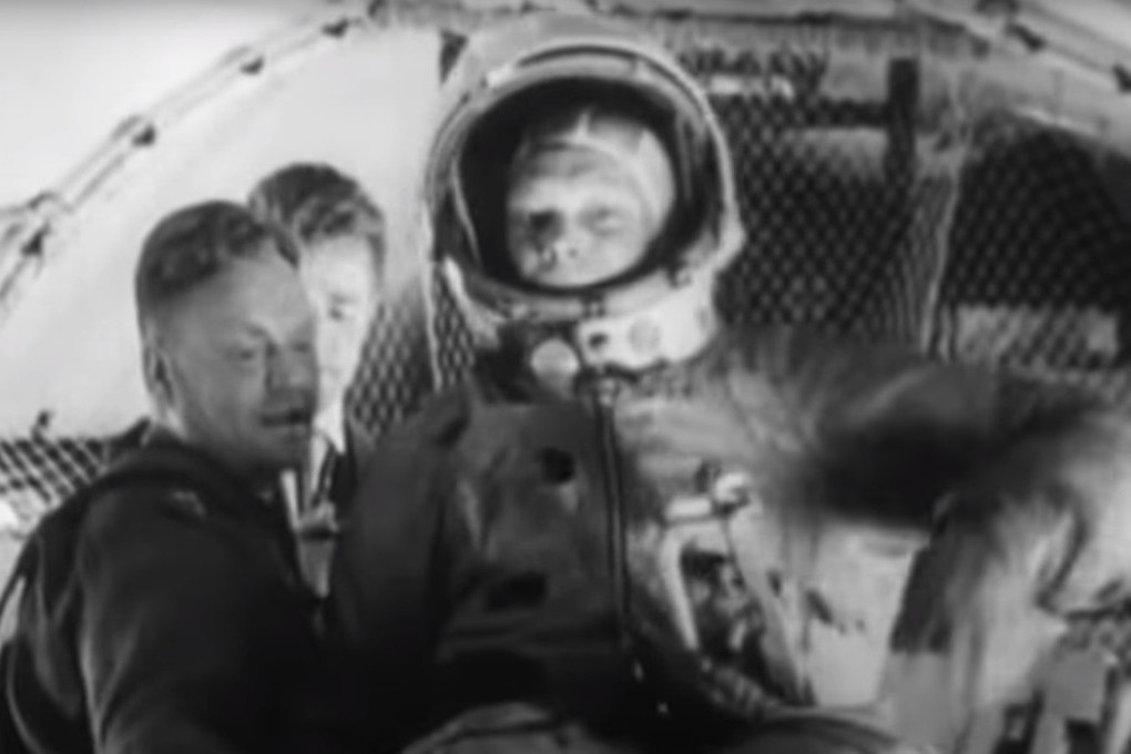 Полет первого в мире космонавта юрия. Совет Гагарин. Гагарин после полета. Пакета Гагарина. Награды Юрия Гагарина после полета в космос.