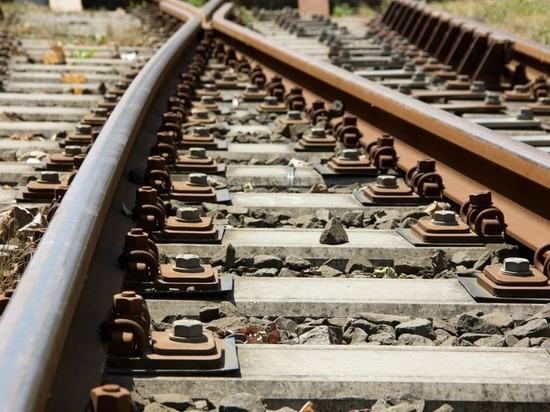 В Краснодаре под колесами поезда погиб мужчина