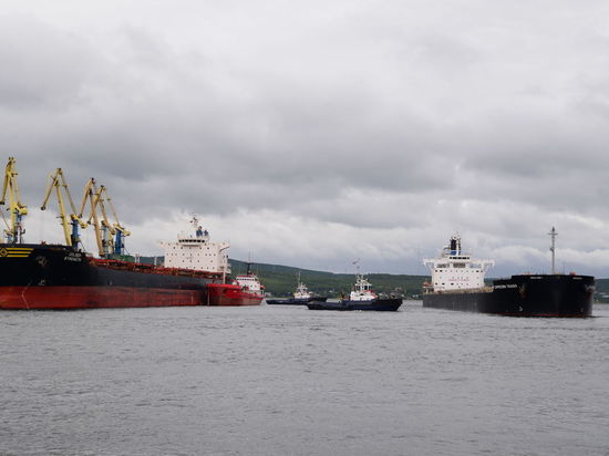 Сразу три «золотых» судна взяли курс из Китая в Мурманский морской торговый порт