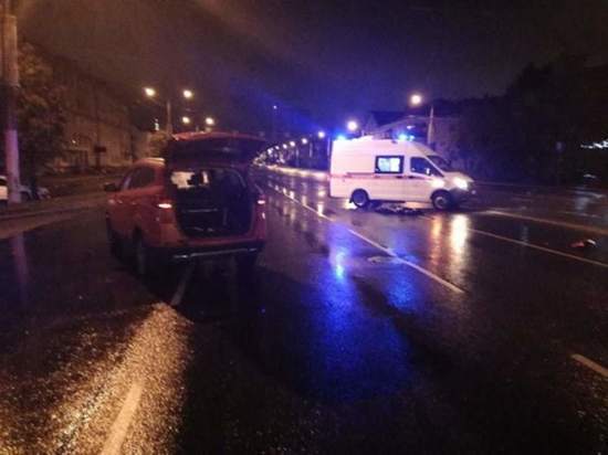 В Челябинске водитель иномарки сбил гуляющего по дороге пешехода