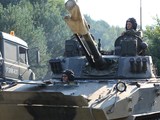 Псковские военные форсировали в Белоруссии на учении реку