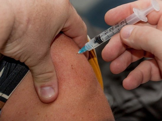 Новосибирскую прививку от коронавируса придется обновлять через полгода