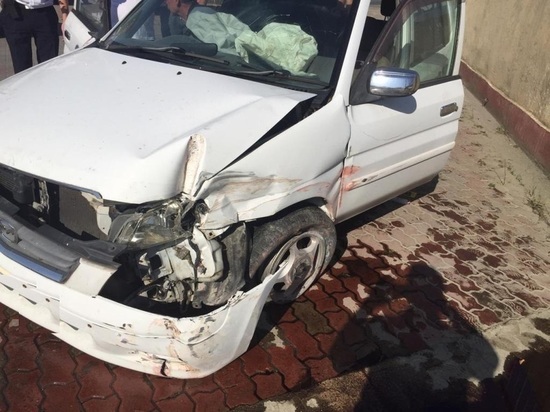 МВД: в Сочи пьяный водитель сбил пешехода и влетел в бетонную стену