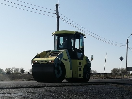 В Астрахани ведется ремонт дороги по Фунтовскому шоссе
