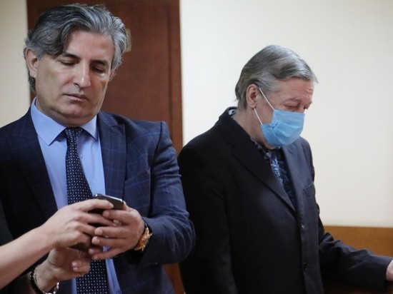 Эльмана Пашаева лишили статуса адвоката