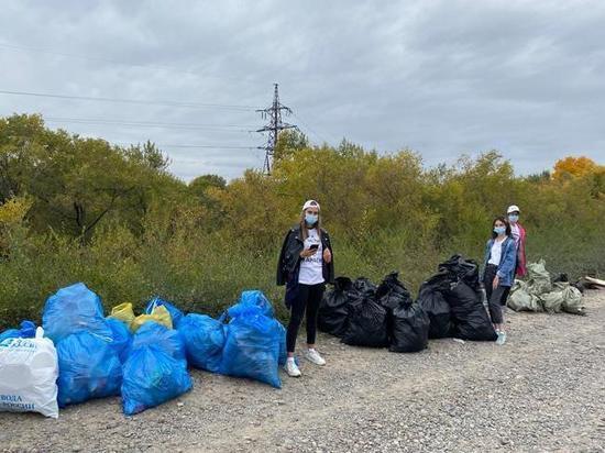 В Хакасии 22 команды соревновались, кто быстрее и больше соберет мусор
