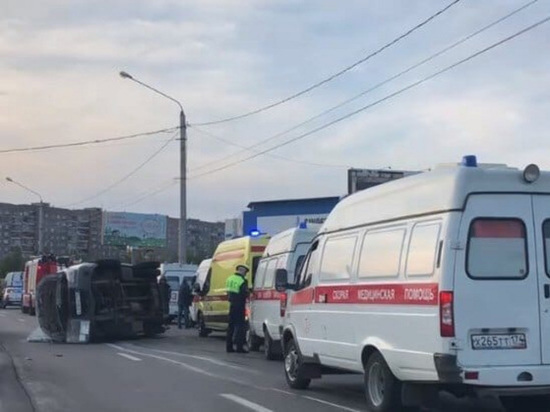 В центре Магнитогорска опрокинулась маршрутка, пострадали девять человек