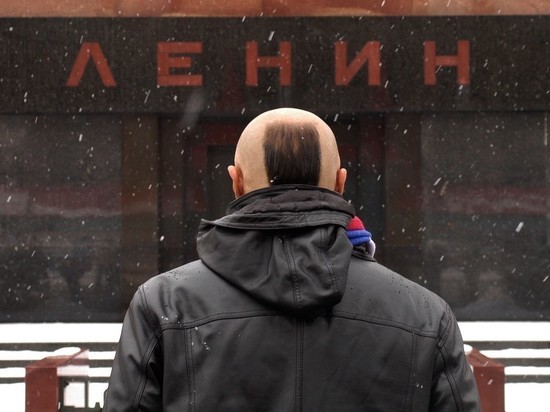 Жириновский предложил кремировать Ленина