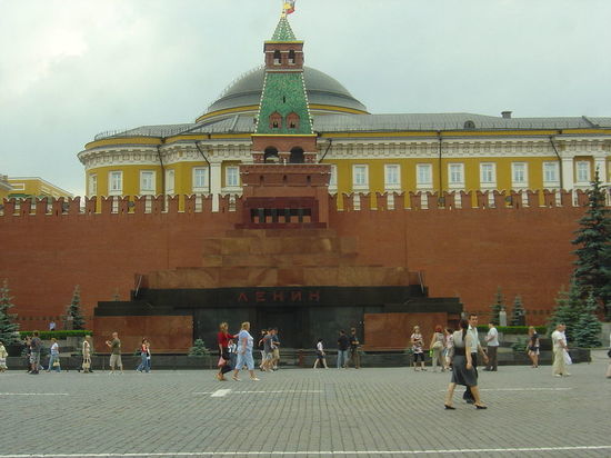 «Нам этот труп не нужен»: Жириновский предложил захоронить Ленина в Петербурге