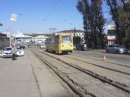 На улице Терешковой в Иркутске пенсионер попал под трамвай