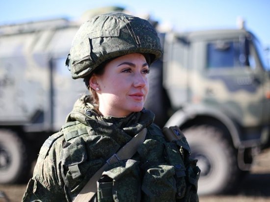 Женщин-военнослужащих учат выживать на полигоне под Хабаровском