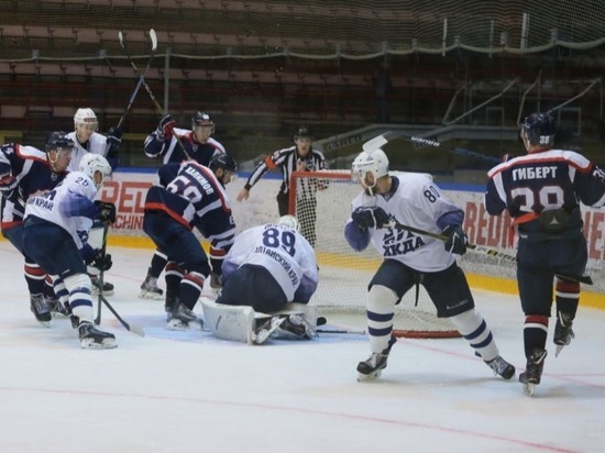 Хоккеисты «Динамо-Алтай» выиграли в матче с саратовским «Кристаллом»