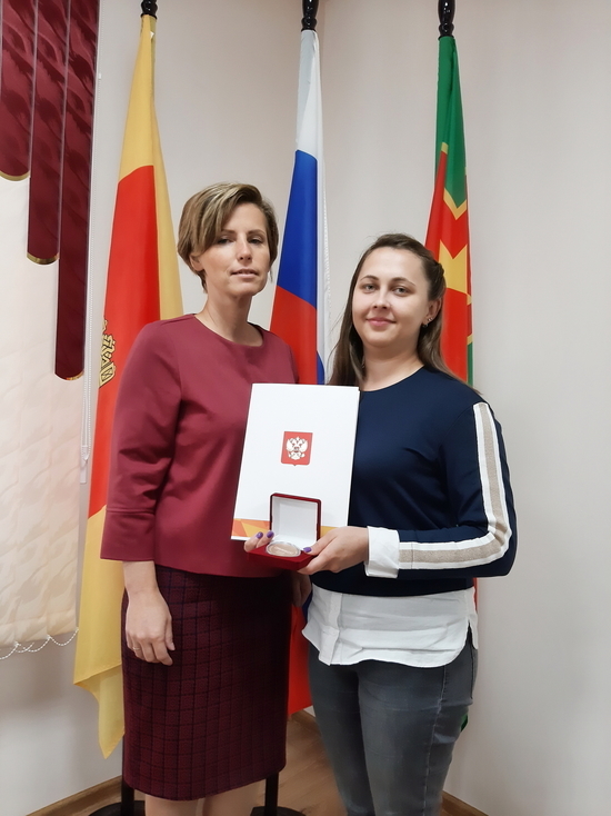 Волонтер из Тверской области получила грамоту президента