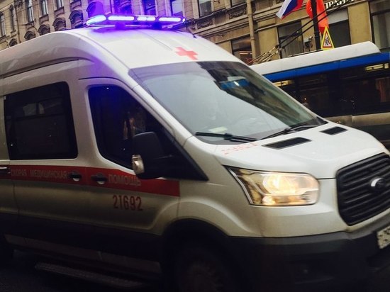 Бездомный с признаками ковида попал в больницу из вестибюля станции «Улица Дыбенко»