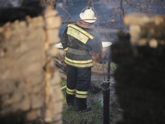 Под Волгоградом сгорела дача с мансардой, пострадал человек