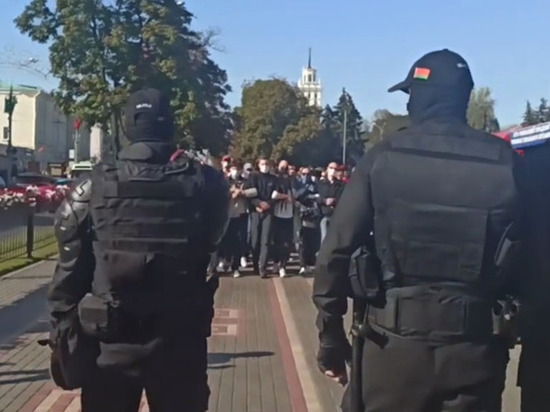В белорусском городе Гомель демонстранты подрались с силовиками