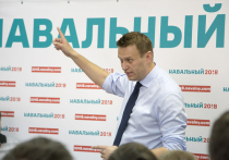Одна из администраторов Xander Hotel сообщила СМИ, что представителям Фонда борьбы с коррупцией (ФБК) разрешили подняться в номер Алексея Навального, выразив предположение, что оппозиционер мог отравиться содержимым мини-бара