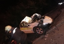 Как рассказали участники сообщества, водитель Toyota RAV4 врезался в стоячий КамАЗ