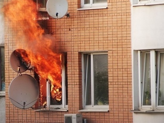 Пятиэтажный дом горел в Ростове-на-Дону
